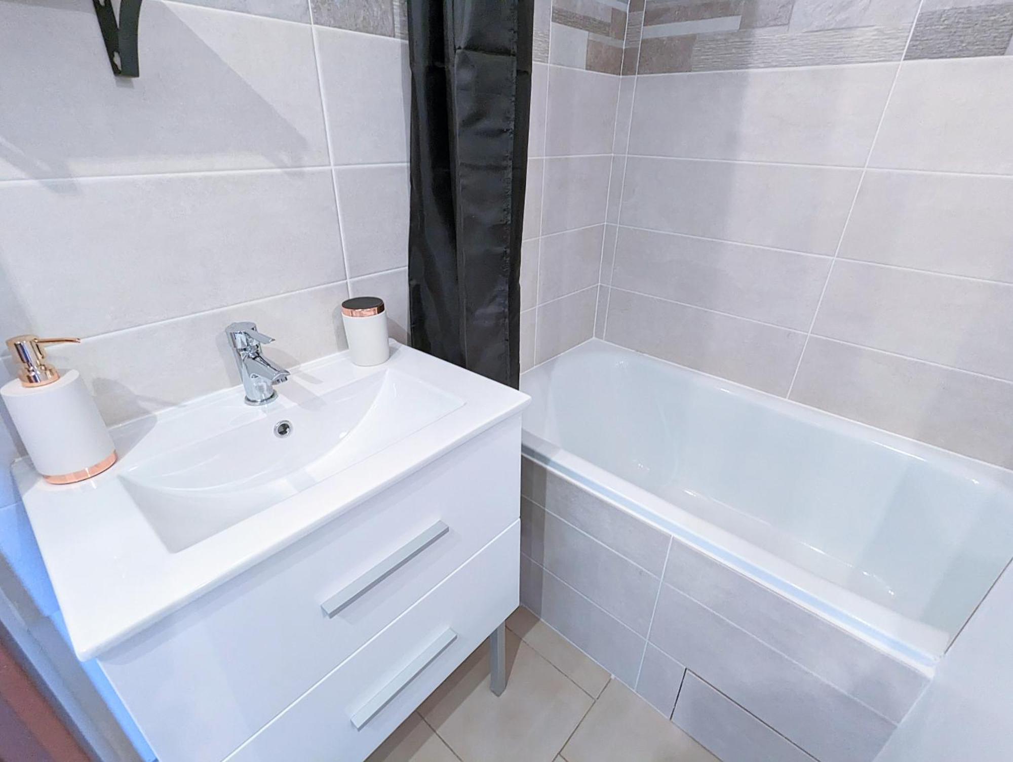 Appartement Au Calme + Parking Agde Dış mekan fotoğraf